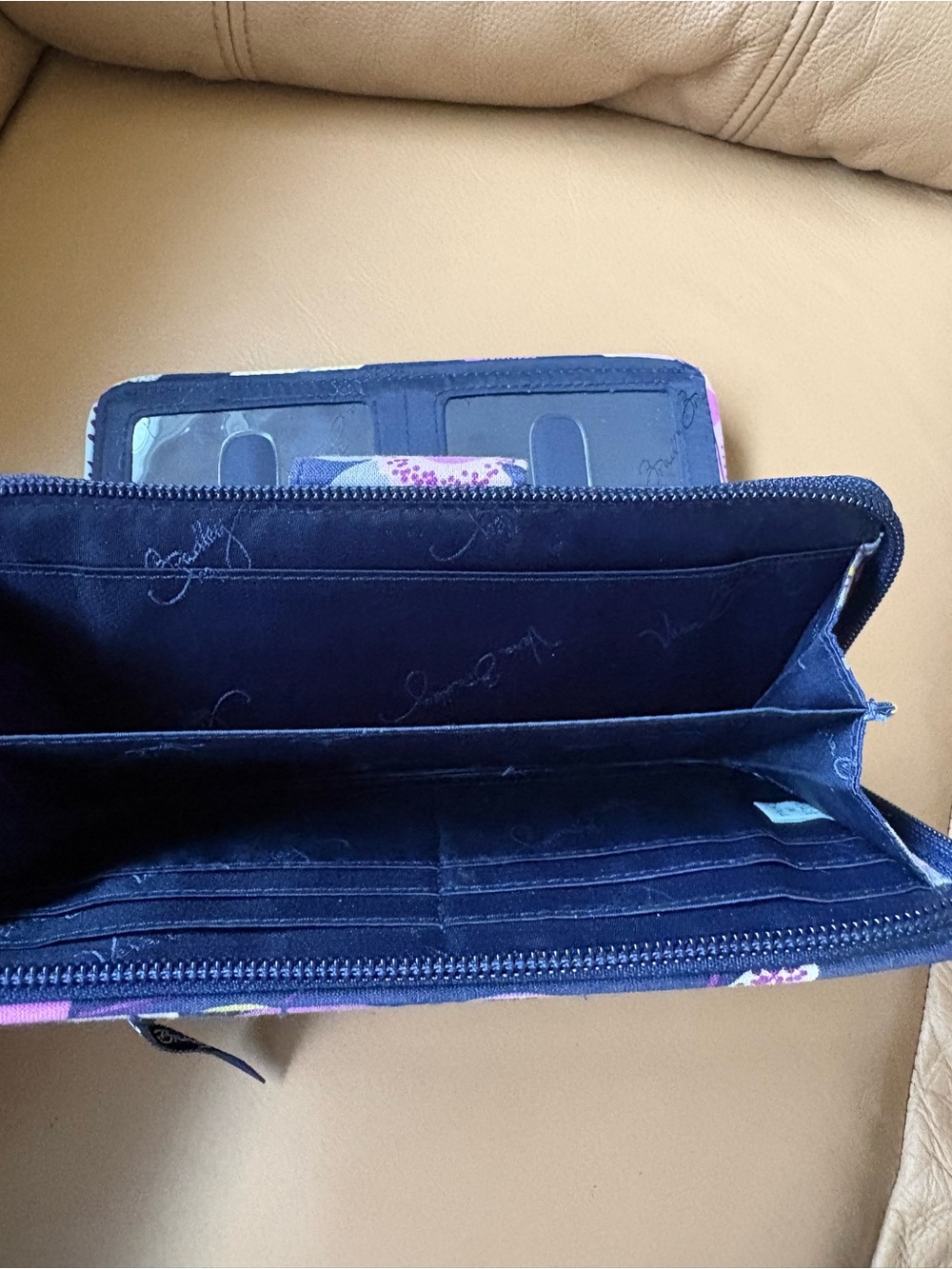 Vera Bradley Turn locked Wallet - Picture 4 of 4